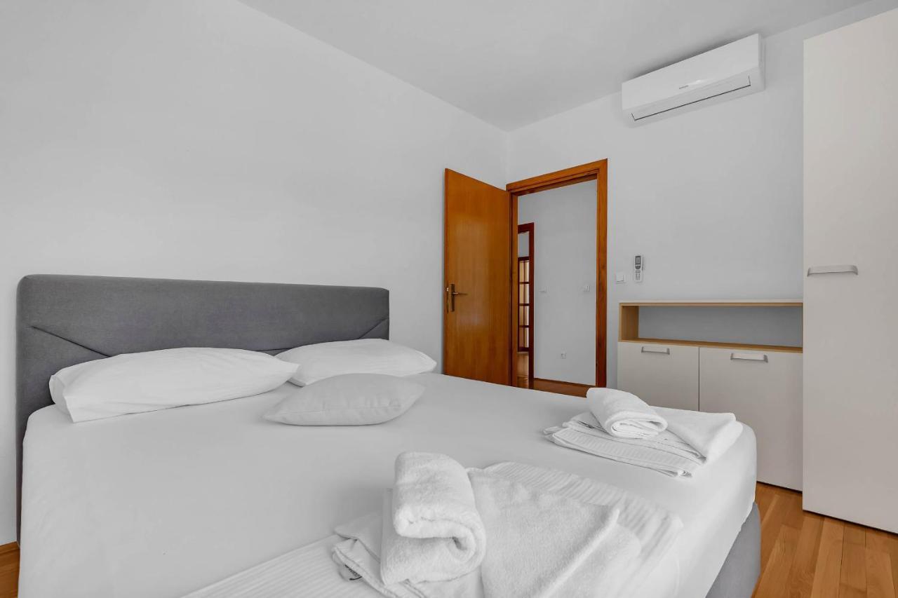 Apartments Marin Брела Екстериор снимка