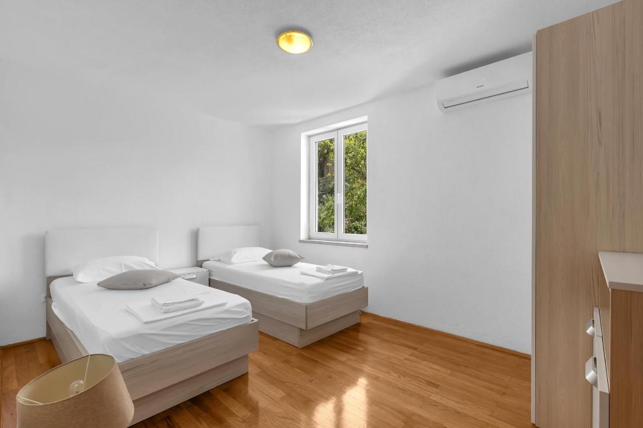 Apartments Marin Брела Екстериор снимка