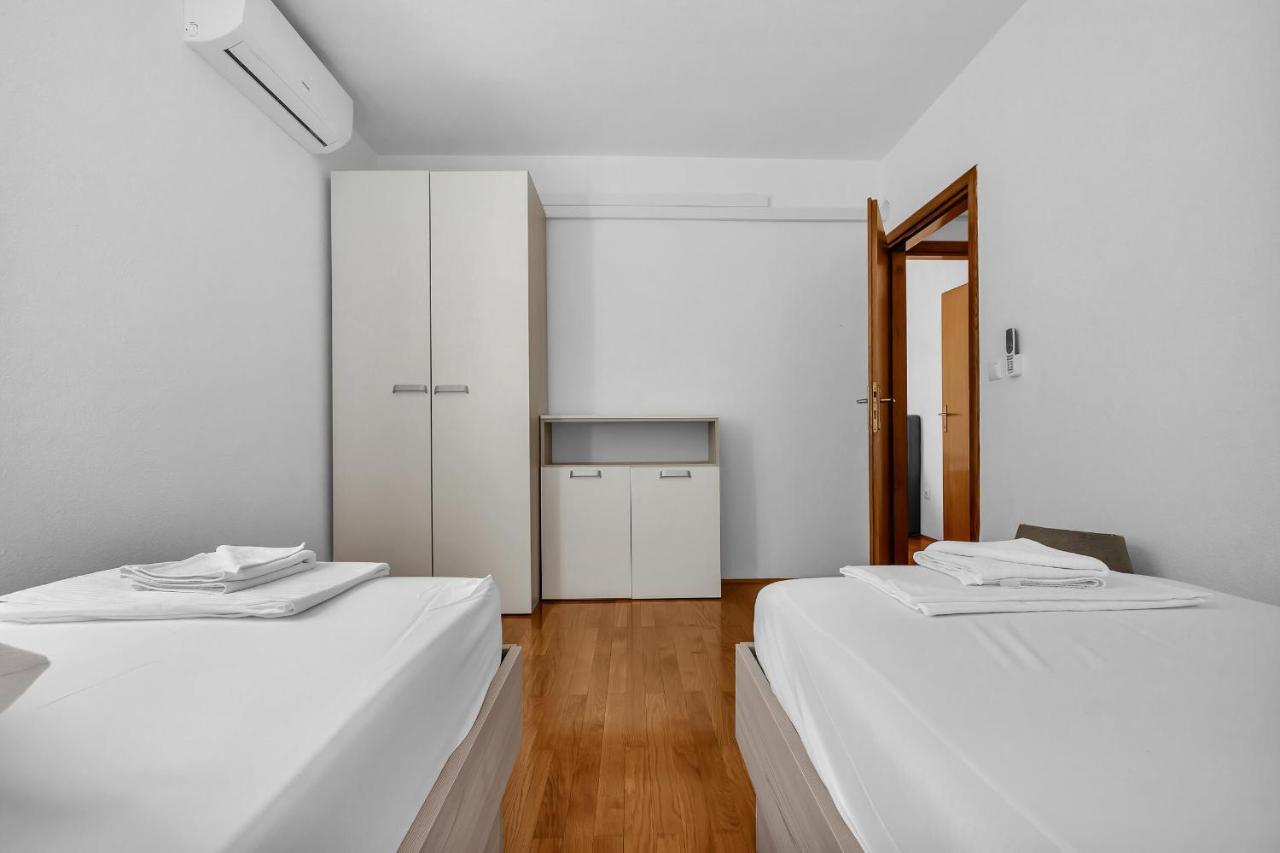 Apartments Marin Брела Екстериор снимка