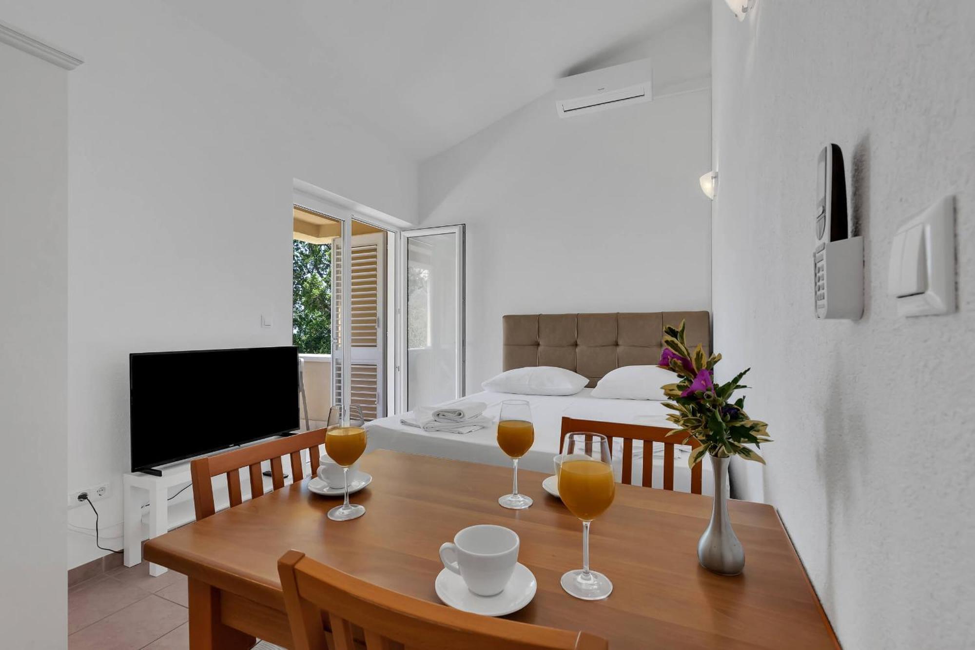 Apartments Marin Брела Стая снимка