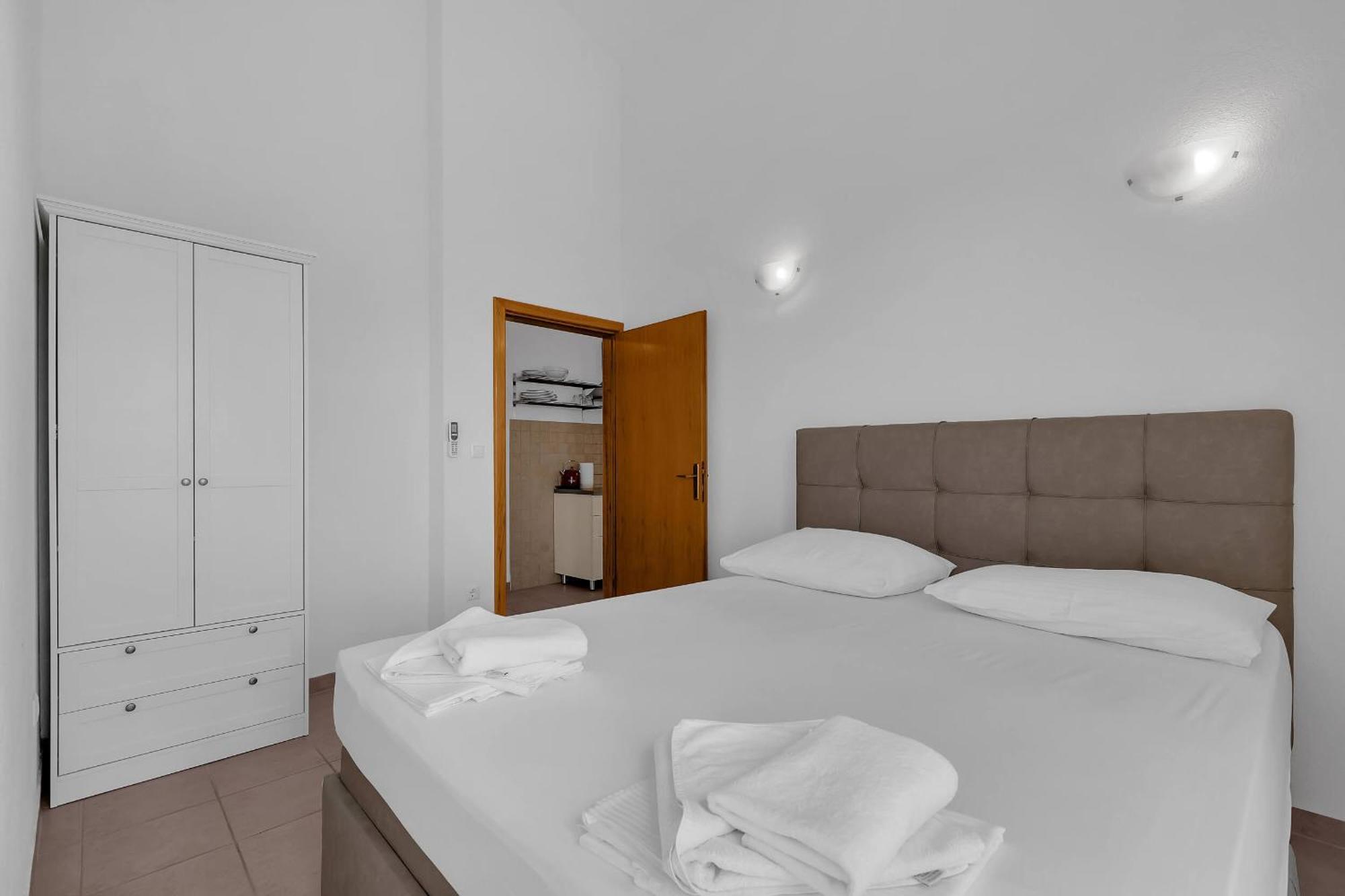 Apartments Marin Брела Стая снимка