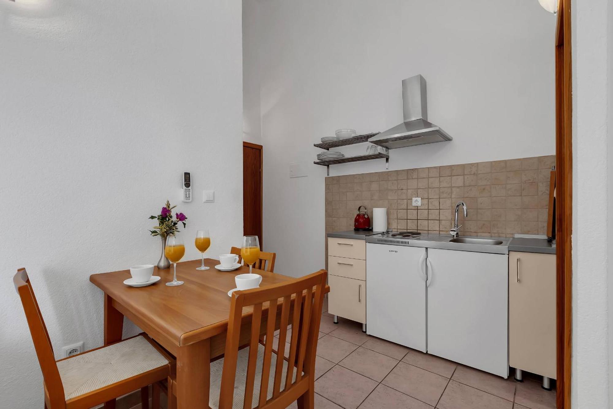 Apartments Marin Брела Стая снимка