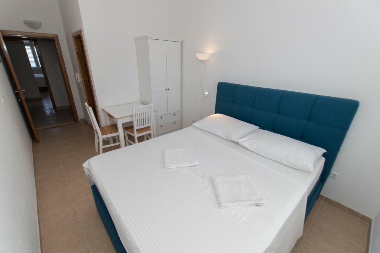 Apartments Marin Брела Екстериор снимка